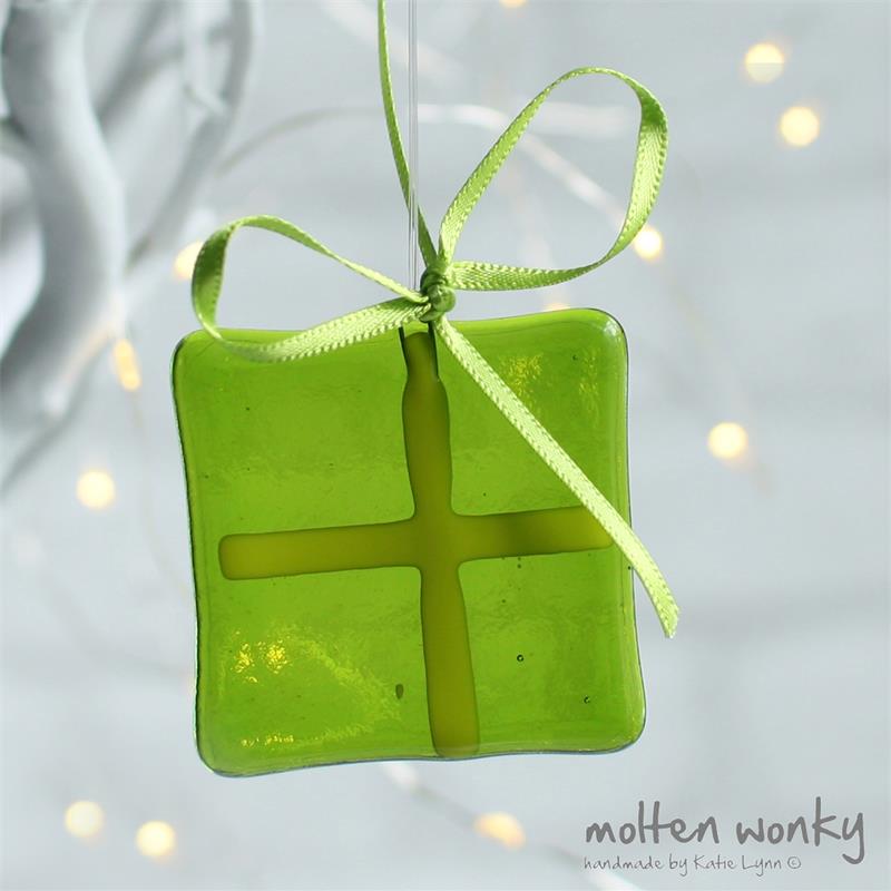 lime-green-pressie-fused-glass-hanging-decoration-8954.jpg